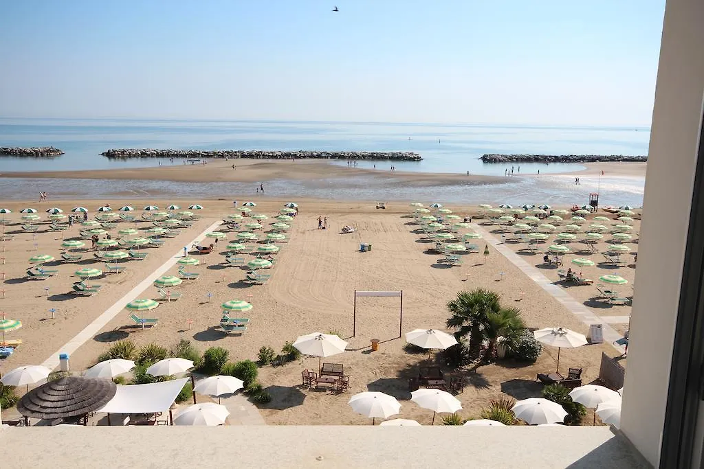 Hotel Belvedere Spiaggia Rimini 3*,